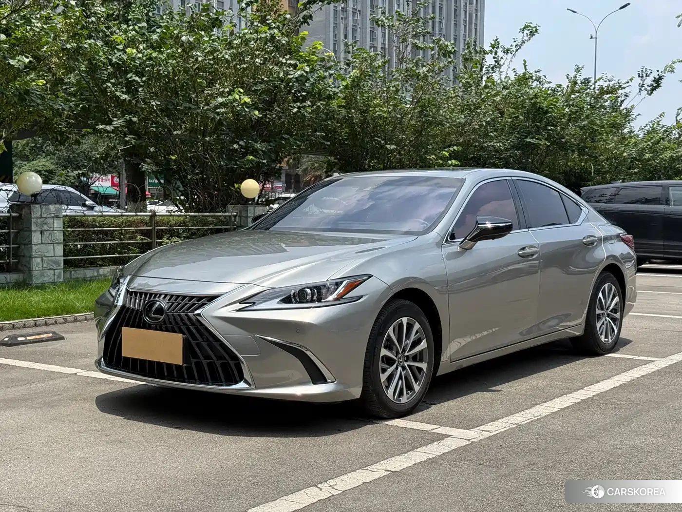 Lexus ES 2024 Champagne/brown из Китая