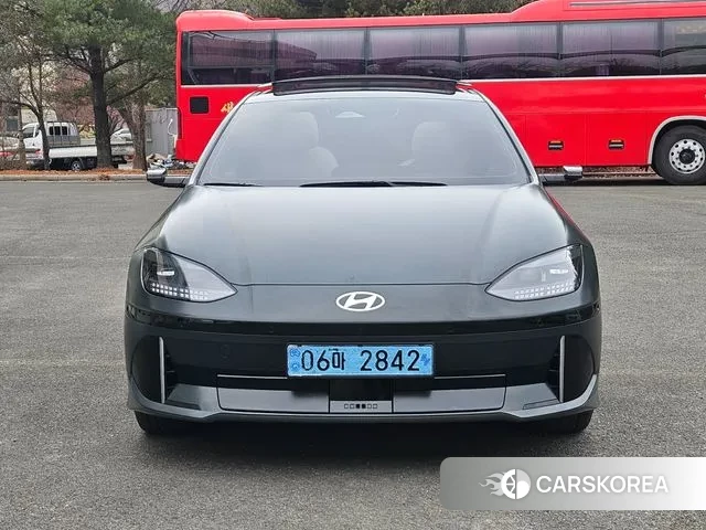Hyundai Ionic 6 2023 Темно-зеленый из Кореи