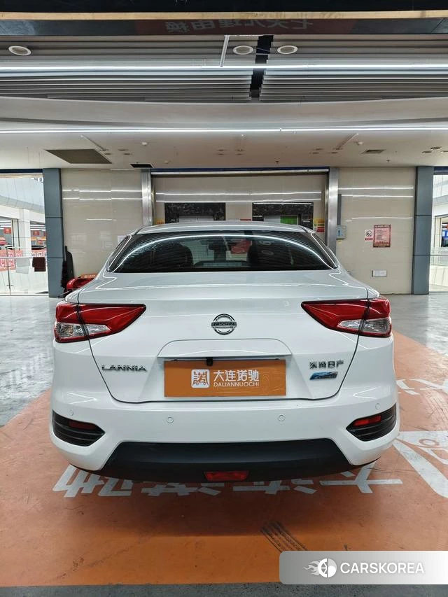 Nissan Bluebird 2021 Белый из Китая