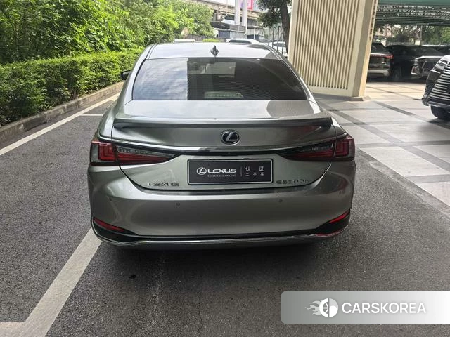 Lexus ES 2021 Серебристо-серый из Китая
