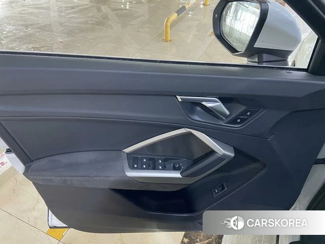 Audi Q3 2023 Белый из Китая