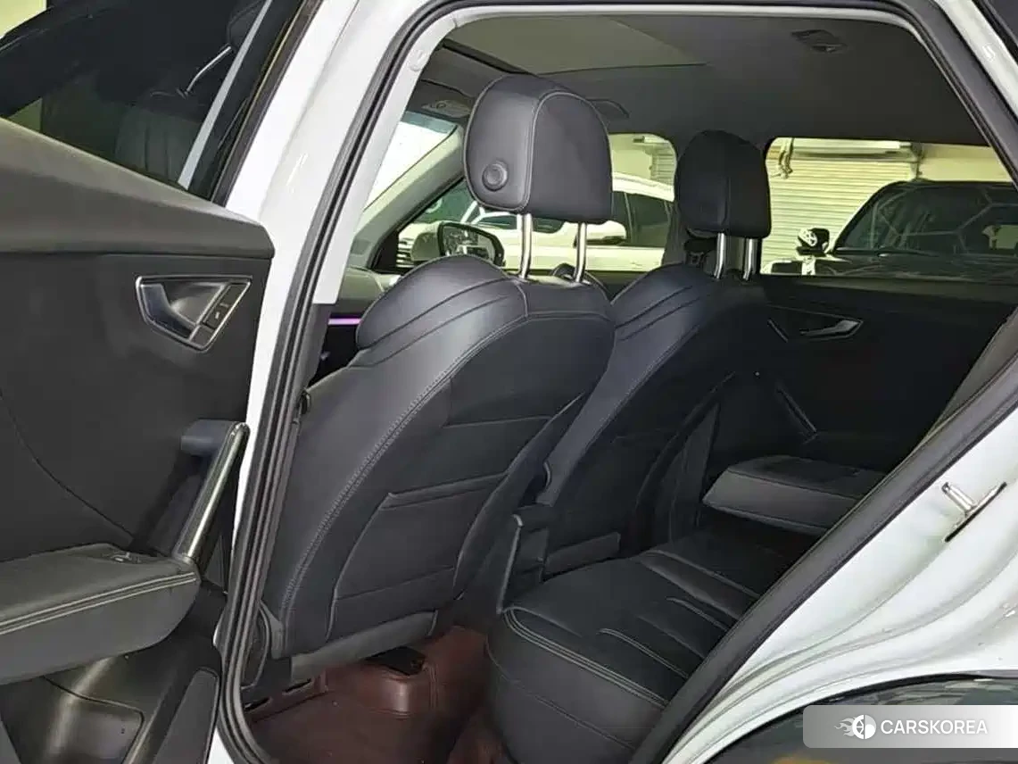Audi Q2L 2021 Белый из Китая