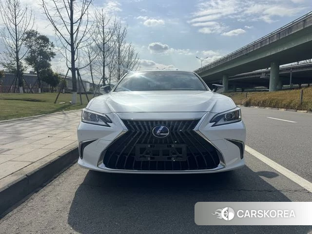 Lexus ES 2022 Белый из Китая