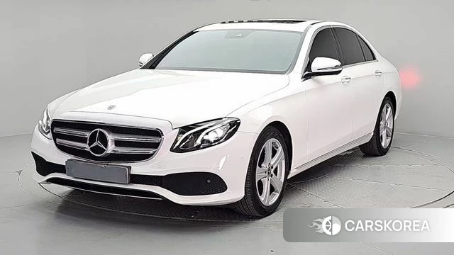 Mercedes-Benz E-Class W213 2018 Белый из Кореи