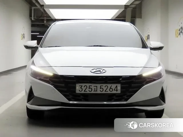 Hyundai Avante Hybrid (CN7) 2022 Белый из Кореи