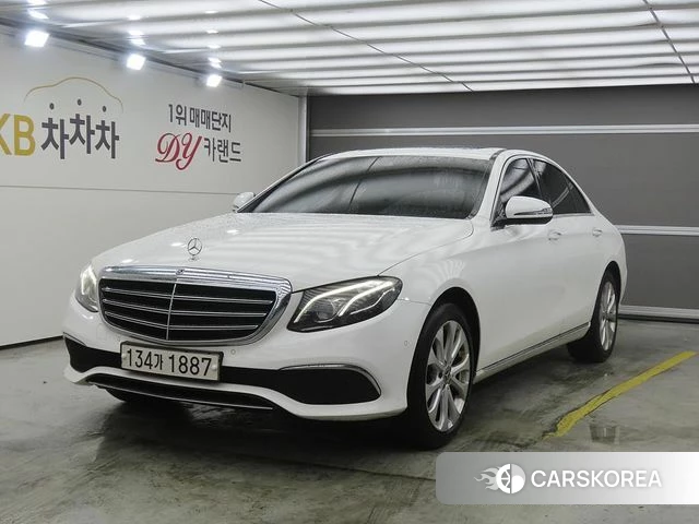Mercedes-Benz E-Class W213 2019 Белый из Кореи