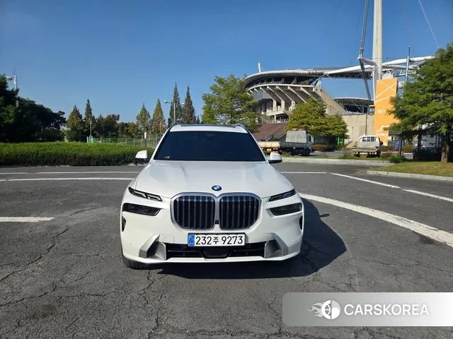 BMW X7 (G07) 2025 Белый из Кореи