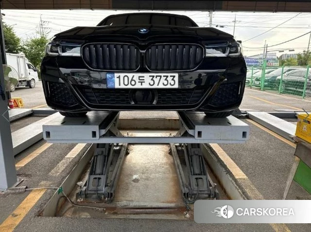 BMW 5 Series (G30) 2023 Черный из Кореи
