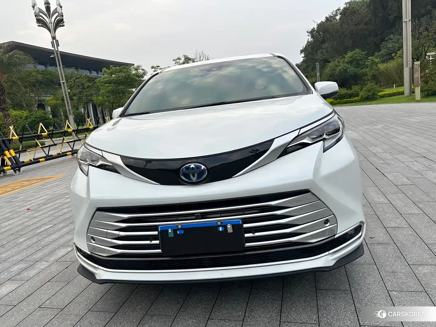 Toyota Sienna 2022 Белый из Китая