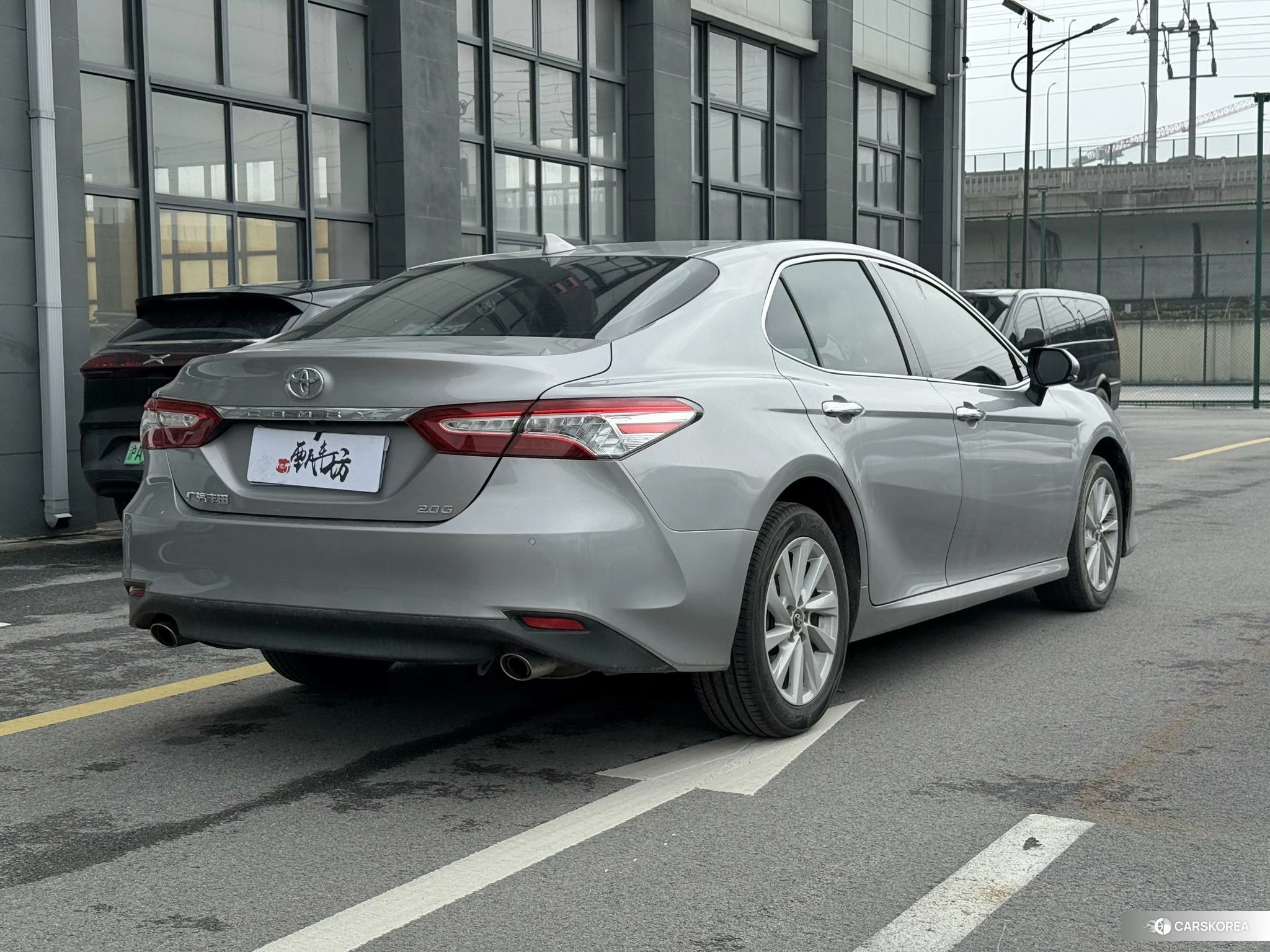 Toyota Camry 2021 Серебристо-серый из Китая