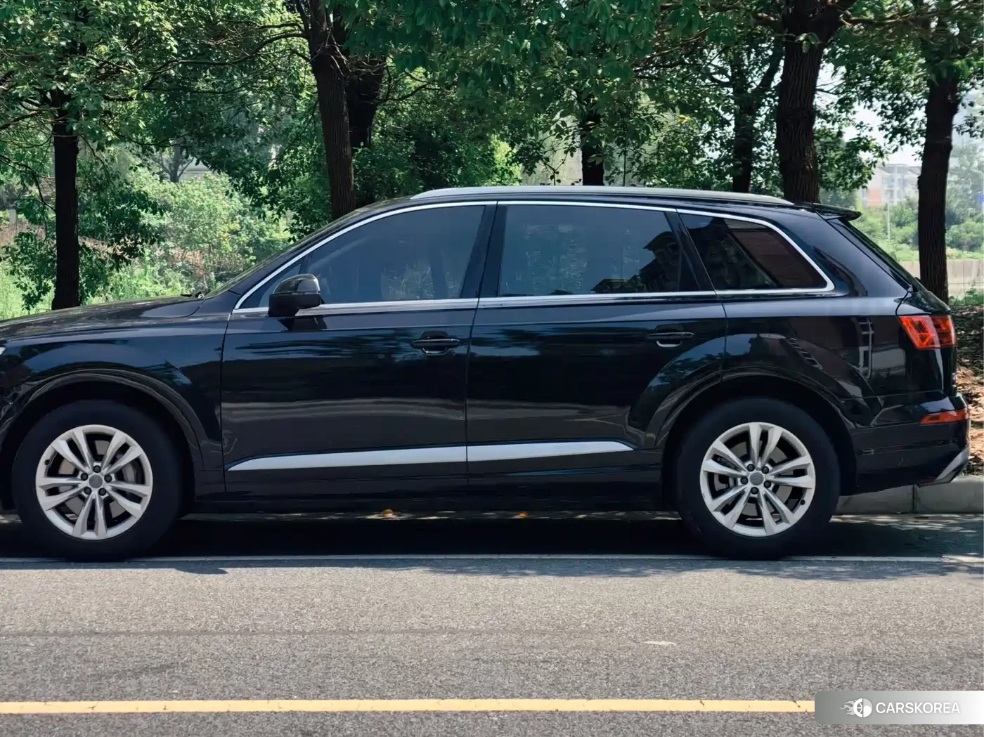 Audi Q7 2018 Черный из Китая