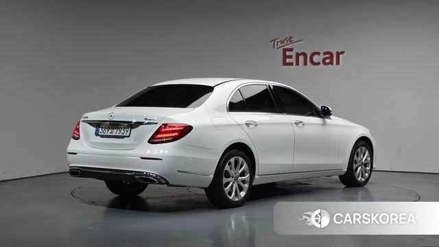 Mercedes-Benz E-Class W213 2020 Серый из Кореи