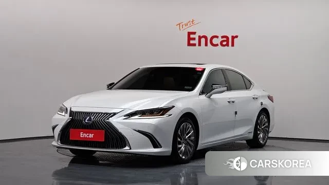 Lexus ES300h 7th generation 2020 Белый из Кореи