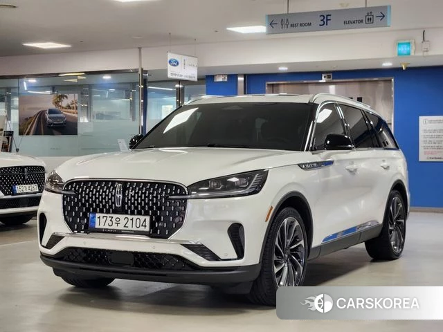 Lincoln Aviator 2nd generation 2024 Белый из Кореи