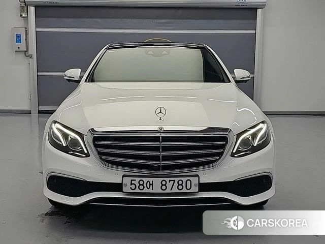 Mercedes-Benz E-Class W213 2019 Белый из Кореи
