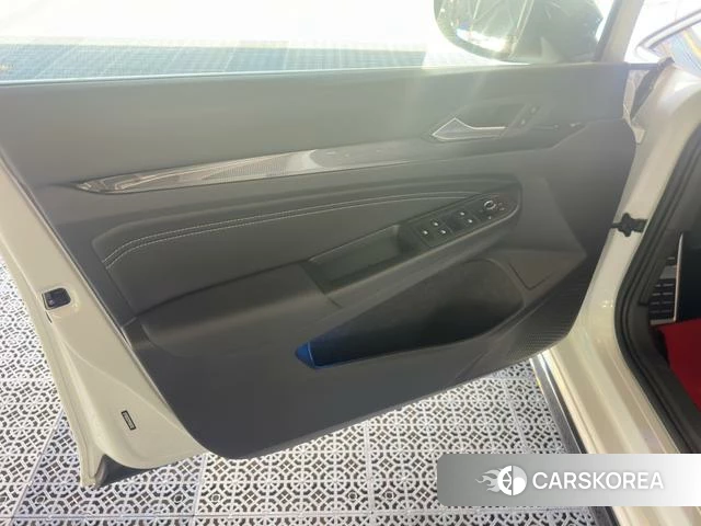 Volkswagen Golf 2023 Белый из Китая