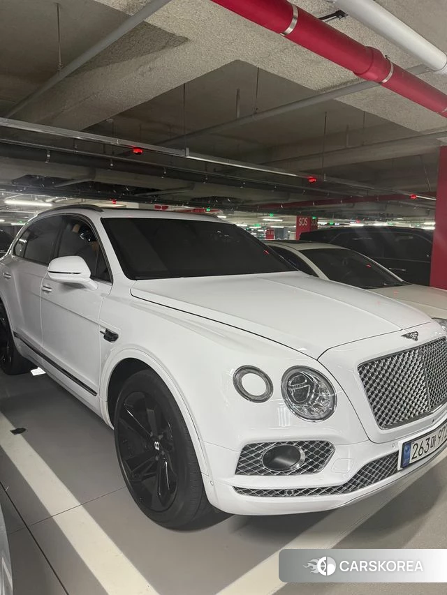 Bentley Bentayga 2018 Золотой из Кореи