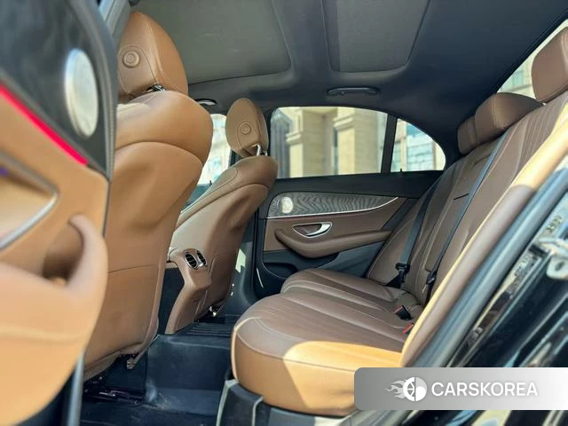 Mercedes-Benz E-class (imported) 2021 Черный из Китая