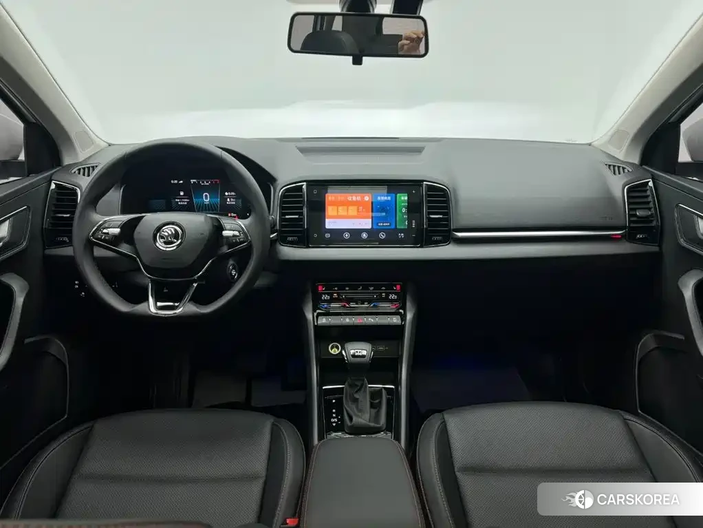 Skoda Karoq 2023 Белый из Китая