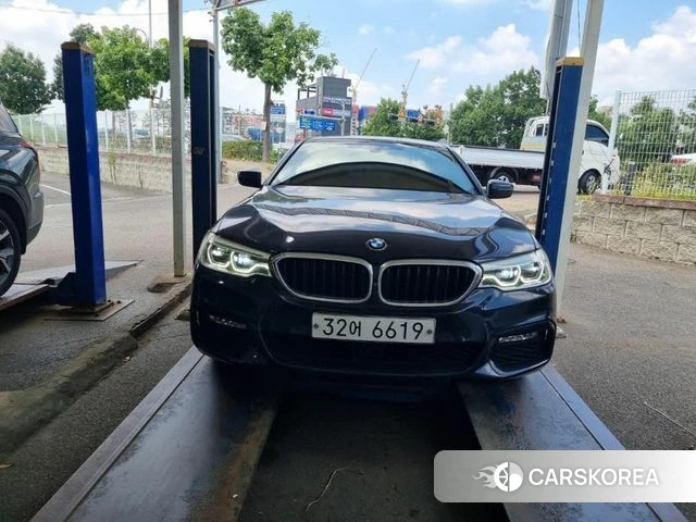 BMW 5 Series (G30) 2018 Черный из Кореи