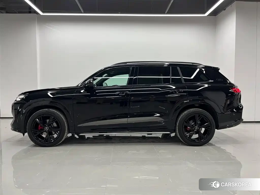 Audi Q6 2025 Черный из Китая