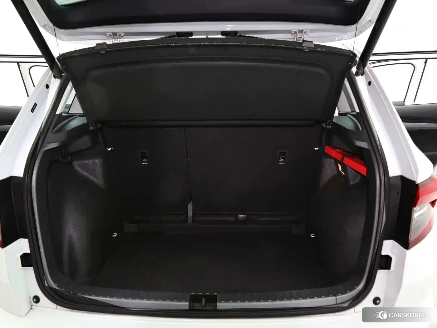 Skoda Karoq 2024 Белый из Китая