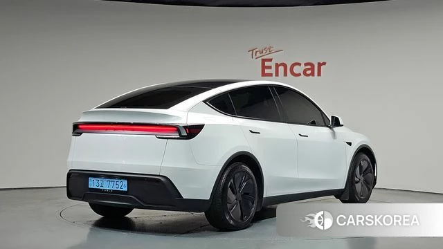 Tesla Model Y 2025 Белый из Кореи