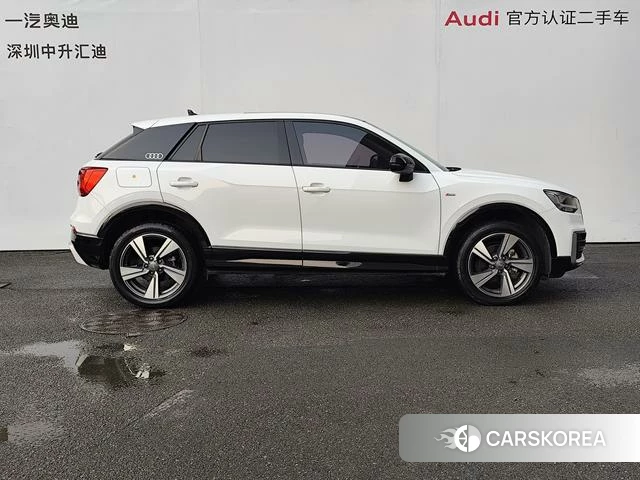Audi Q2L 2021 Белый из Китая