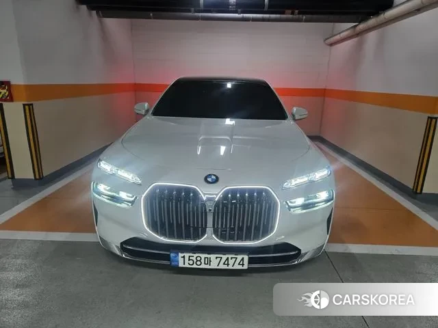 BMW 7 Series (G70) 2023 Белый из Кореи
