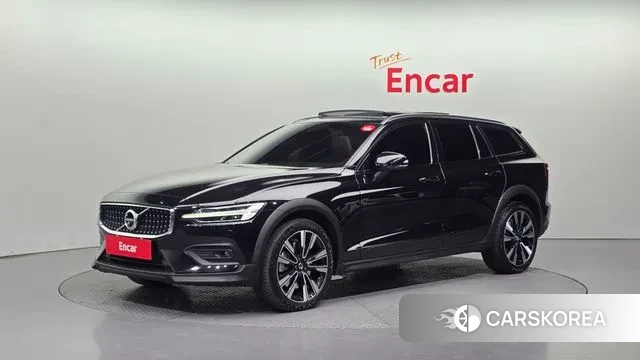 Volvo V60 Cross-Country 2nd Generation 2022 Черный из Кореи