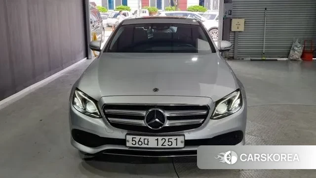 Mercedes-Benz E-Class W213 2018 Серебряный из Кореи
