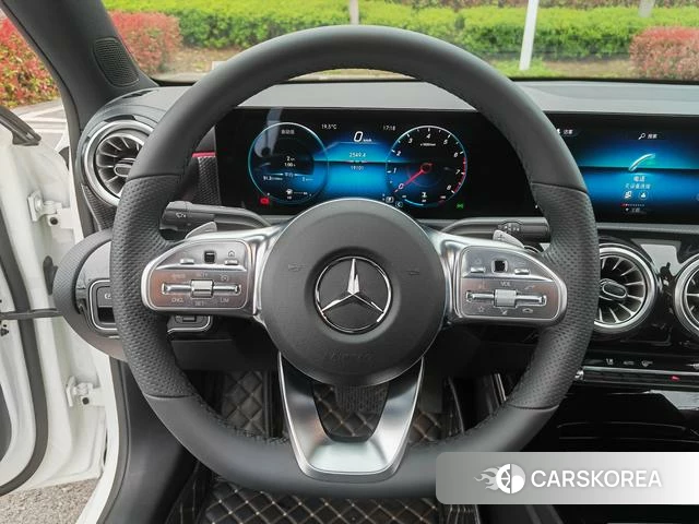 Mercedes-Benz Class A 2022 Белый из Китая