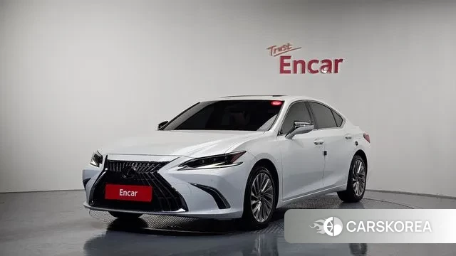 Lexus ES300h 7th generation 2023 Белый из Кореи