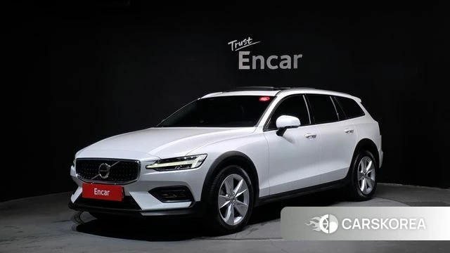 Volvo V60 Cross-Country 2nd Generation 2019 Белый из Кореи