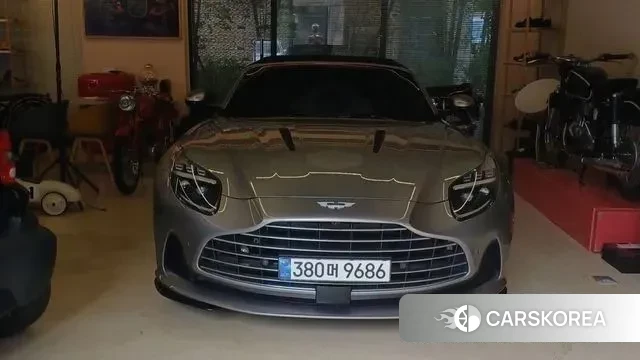 Aston Martin DB12 2025 Серебристо-серый из Кореи