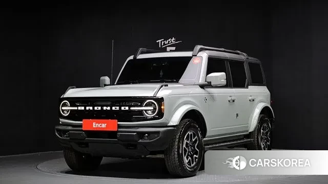 Ford Bronco 6th Generation 2022 Серебристо-серый из Кореи