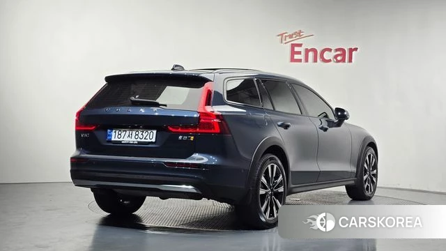Volvo V60 Cross-Country 2nd Generation 2023 Синий из Кореи
