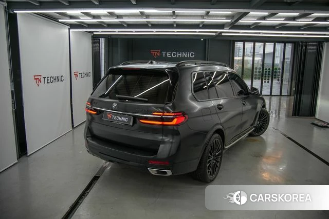 BMW X7 (G07) 2023 Черный из Кореи