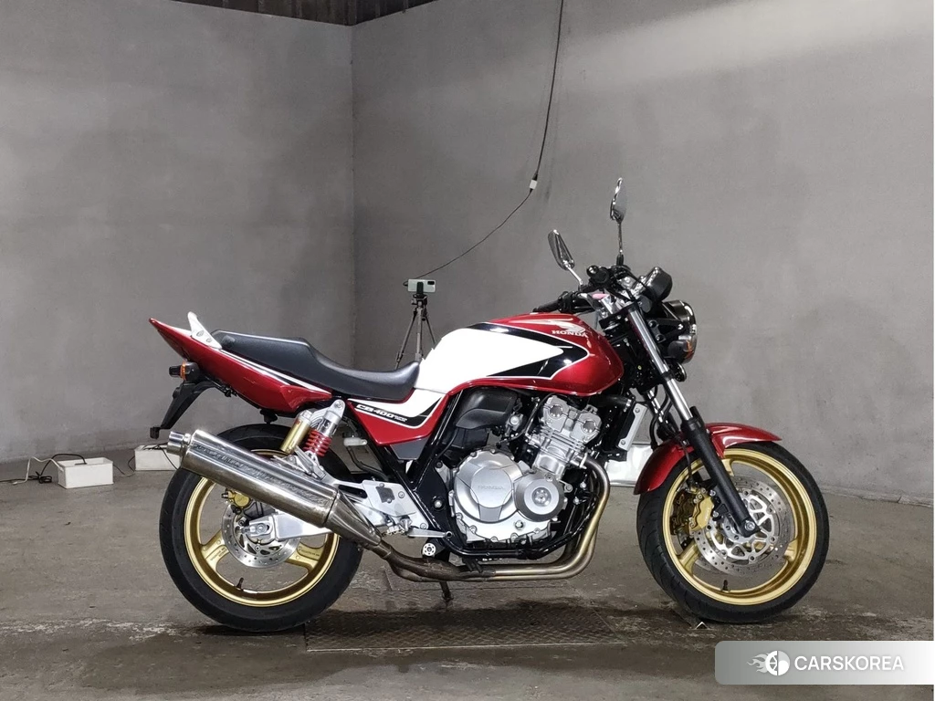 Проданный Honda CB400SF 2011 из Японии