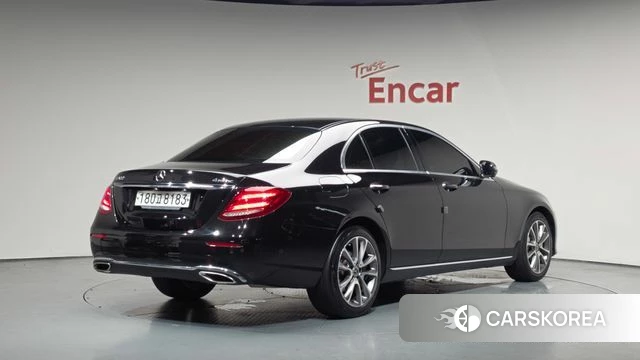 Mercedes-Benz E-Class W213 2018 Черный из Кореи