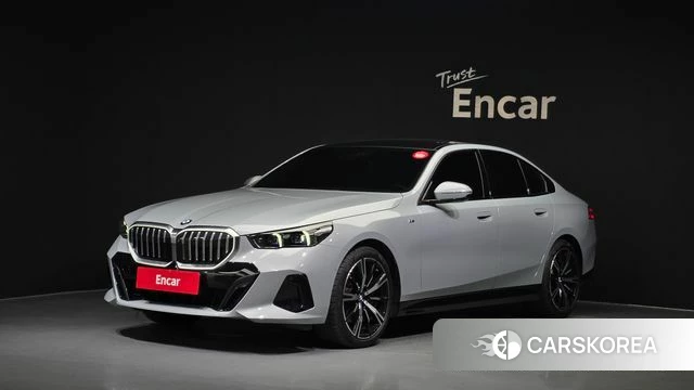 BMW 5 Series (G60) 2024 Серебристо-серый из Кореи