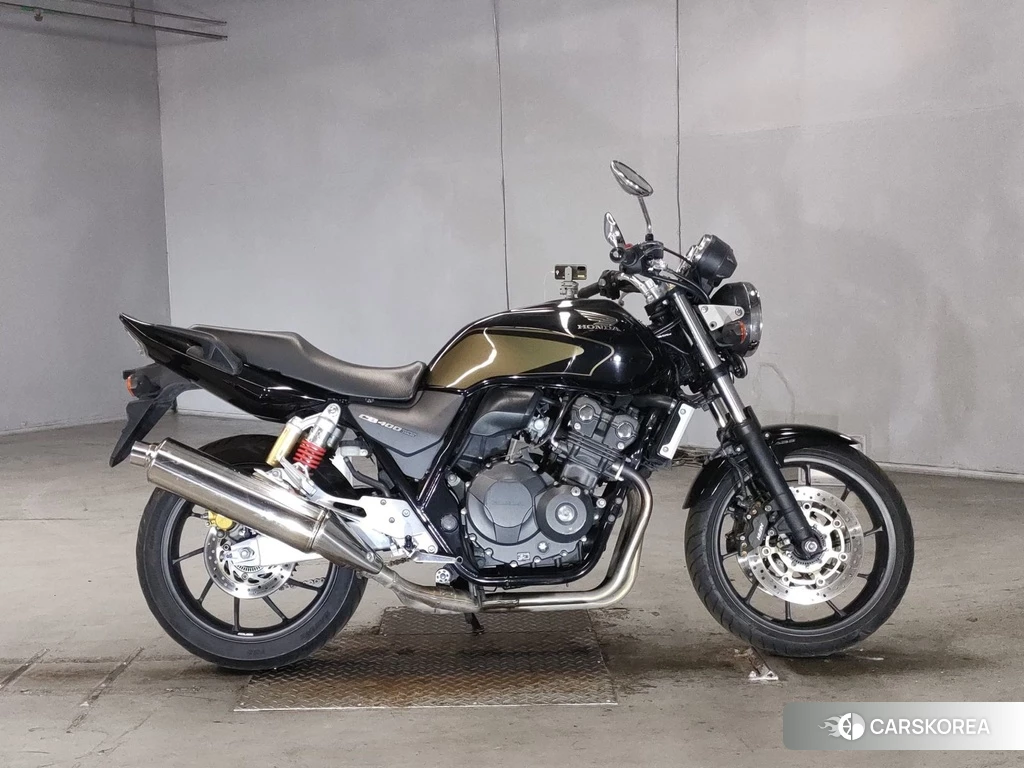 Проданный Honda CB400SF 2016 из Японии, фото 2