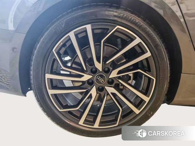 Audi A7 2025 Темно-серый из Китая