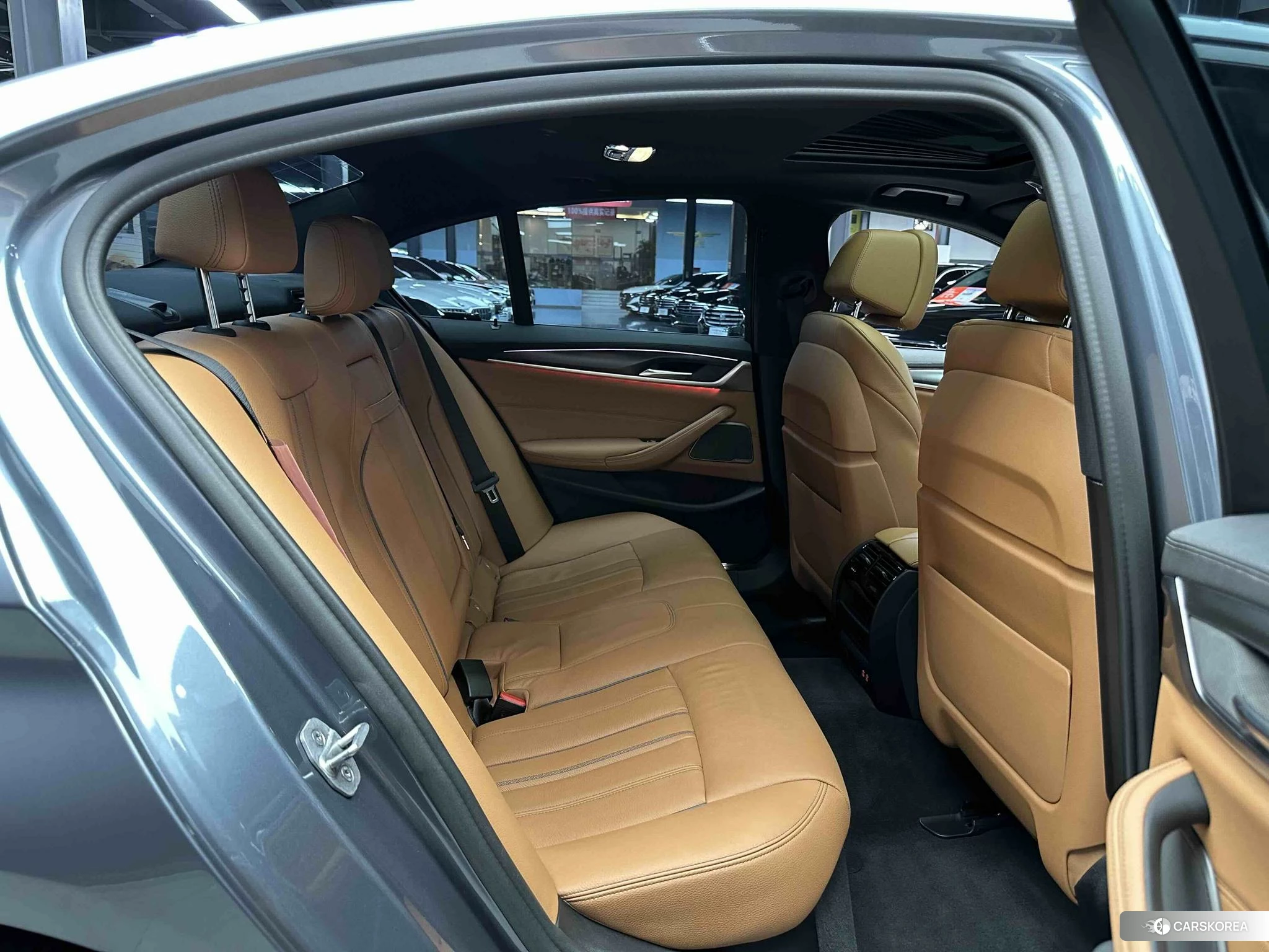 BMW 5 series (imported) 2021 Серебристо-серый из Китая
