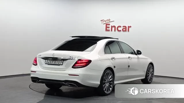 Mercedes-Benz E-Class W213 2019 Белый из Кореи
