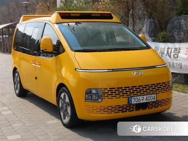 Hyundai Staria 2023 Желтый из Кореи