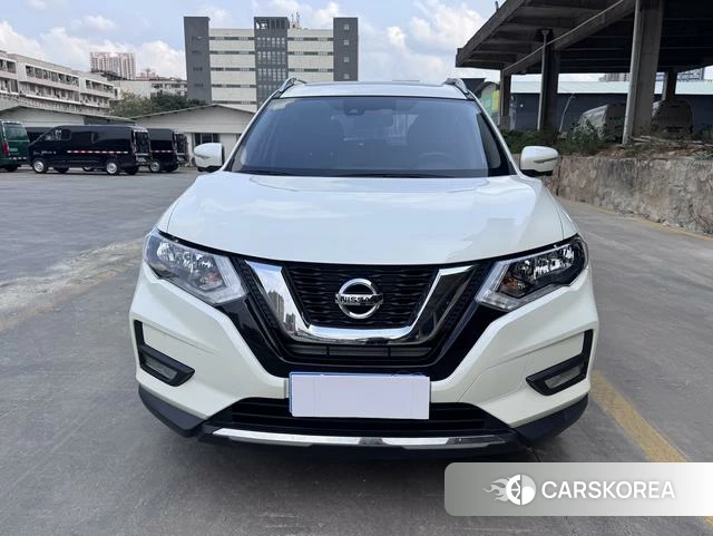 Nissan Qijun 2021 Белый из Китая
