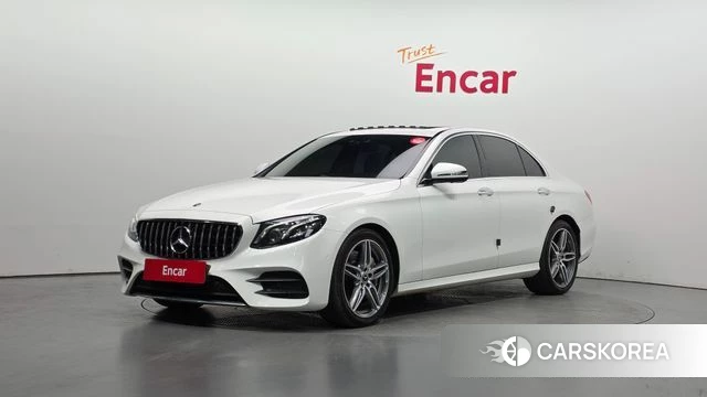 Mercedes-Benz E-Class W213 2018 Белый из Кореи