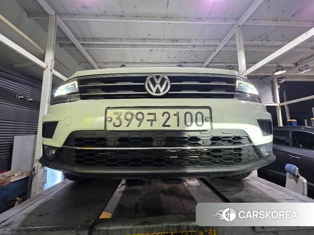 Volkswagen Tiguan Allspace 2020 Белый из Кореи