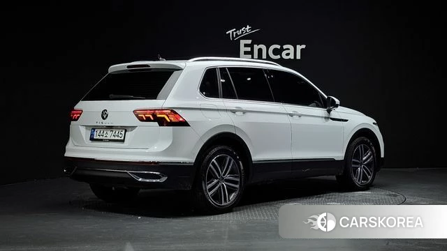 Volkswagen Tiguan second Generation 2022 Белый из Кореи